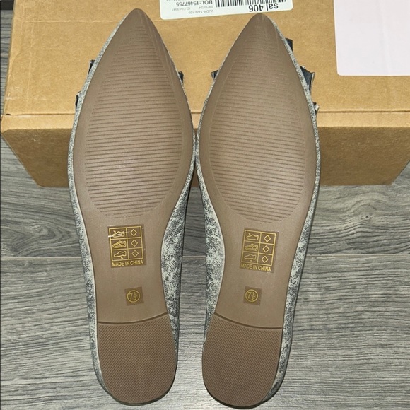 Journee Judy Women's Flats - Picture 7 of 7